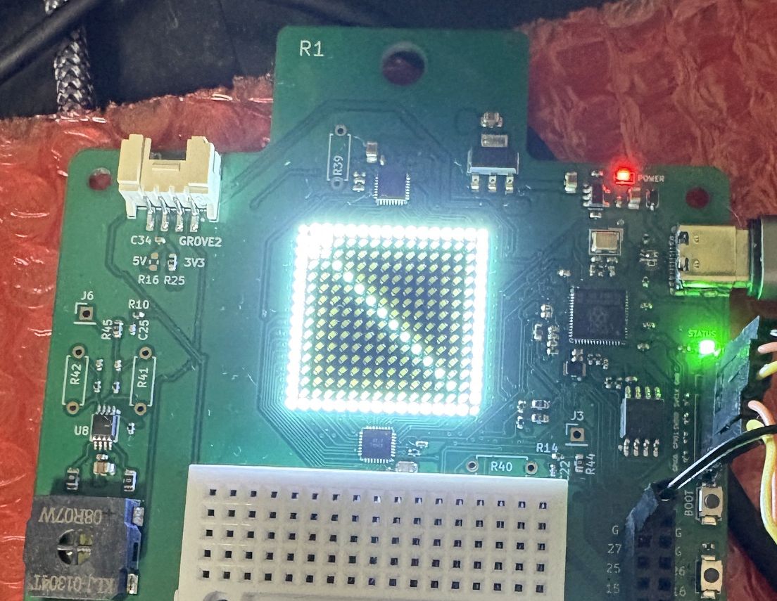 LEDマトリクスを点灯させた様子